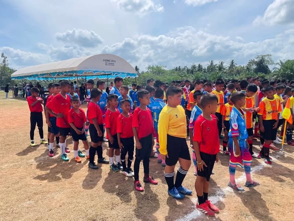 นักฟุตบอลโรงเรียนเจริญรัชต์ภาคย์ เข้าร่วมการแข่งขันฟุตบอลบ้านนิคมวังหินคัพ
